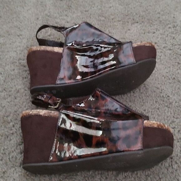 Pierre Dumas Brown Tortoise Hester Wedge Peep-Toe Sandal Sz 8 - Picture 7 of 9